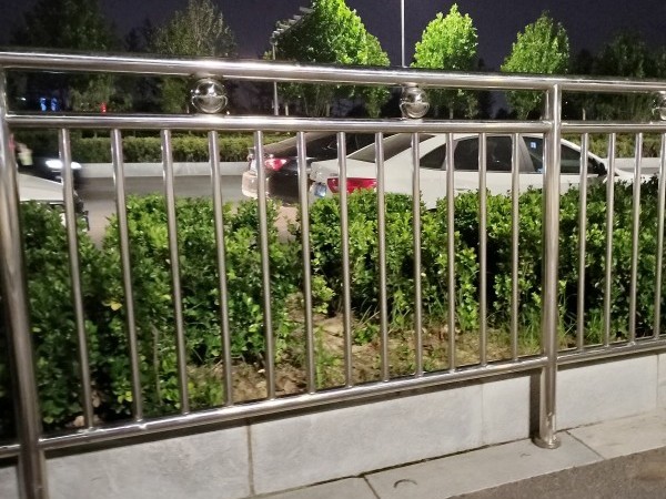 高鐵不銹鋼護(hù)欄