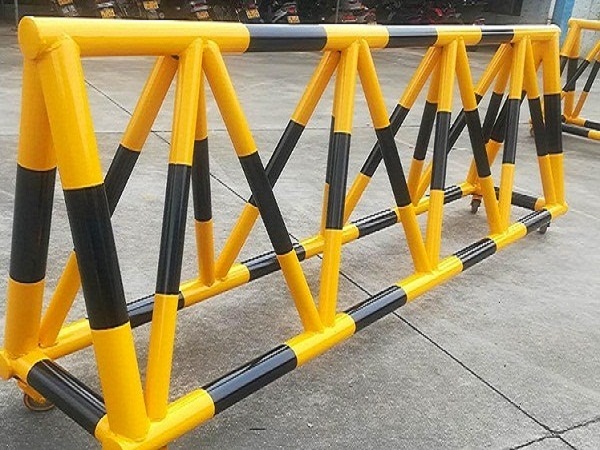 可移動鐵馬不銹鋼護(hù)欄為什么使用頻率這么高？