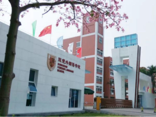 喜師傅不銹鋼護(hù)欄助力東莞外國語學(xué)校東城分校護(hù)欄項目