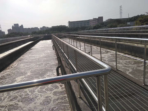 喜師傅污水廠不銹鋼護(hù)欄