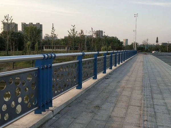 道路不銹鋼護欄的價錢由什么決定？