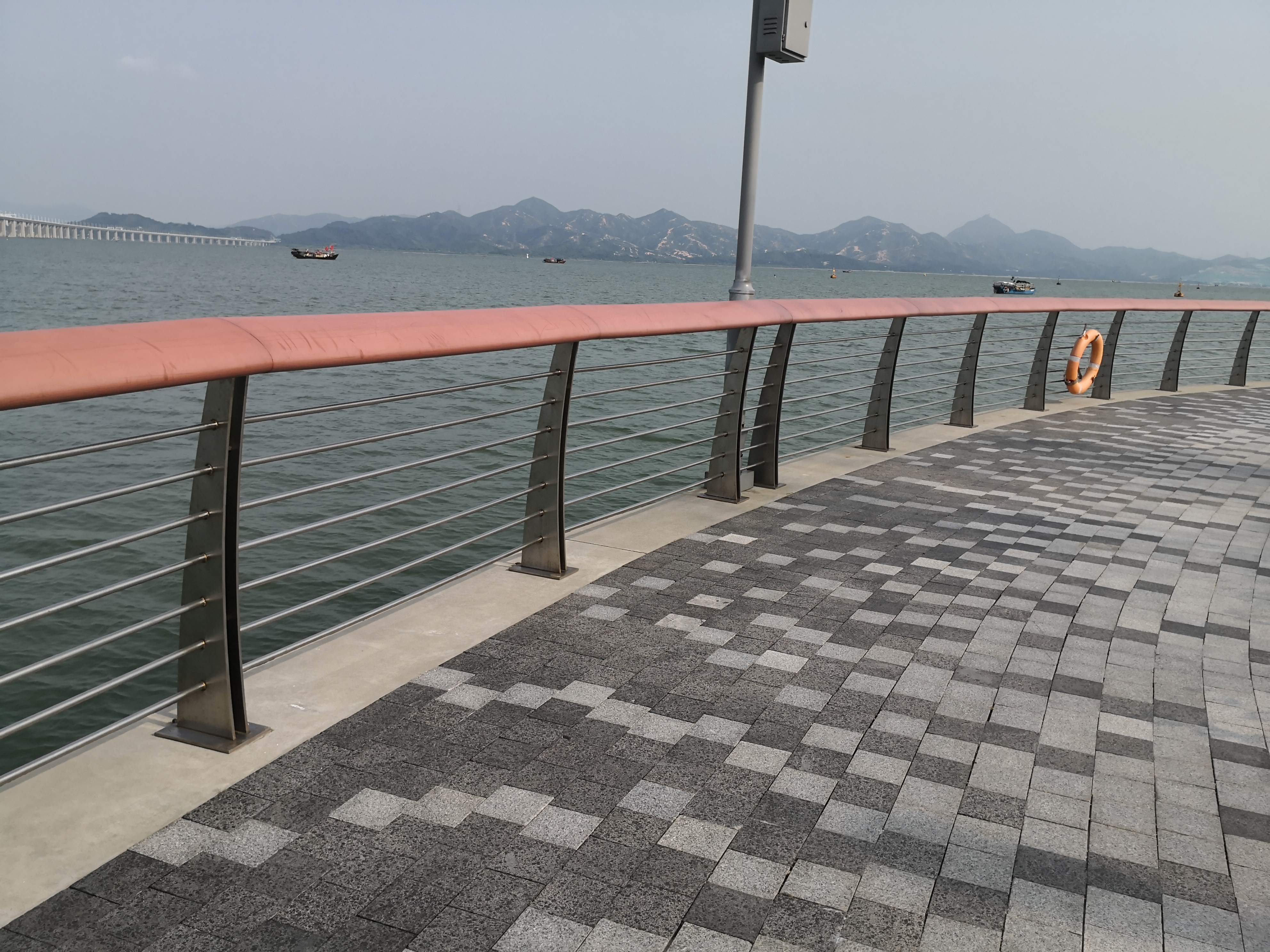 海邊為什么推薦你用316不銹鋼護欄？